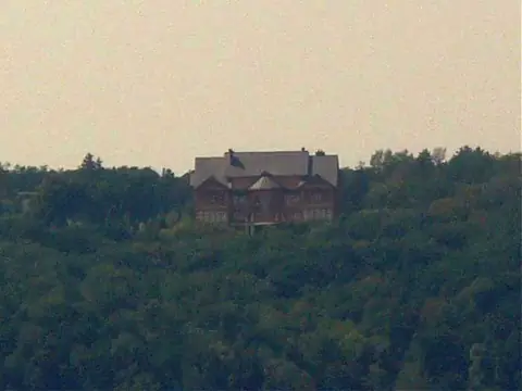 Mezhyhirya Residence